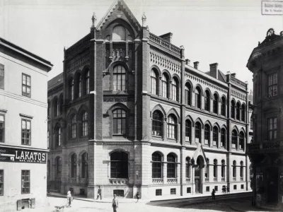 A Kisképző épülete Klösz György felvételén, 1900