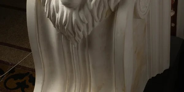 Historizáló neoreneszánsz épület oroszlánfejes konzoljának másolata