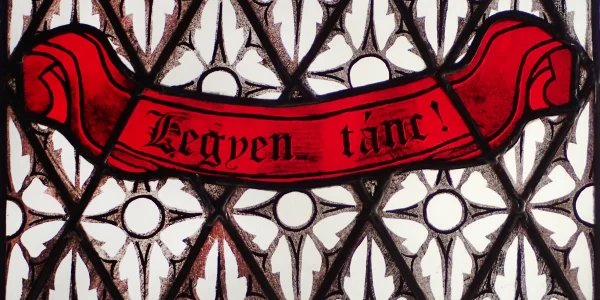 Szalagos felirat terülő mintával