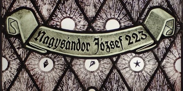 Szalagos felirat terülő mintával