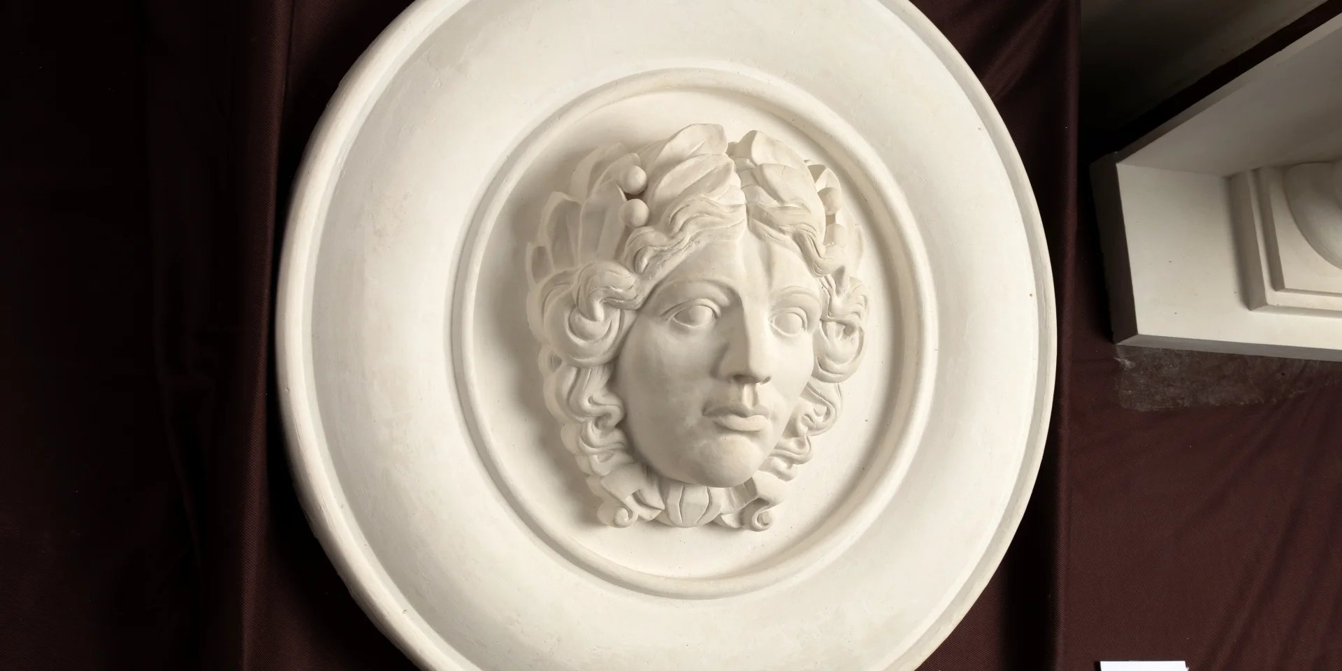 Saját tervezésű épületplasztikai díszítőelem