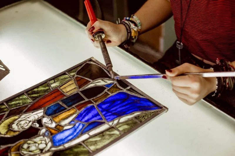 Üveg szépmíves képzés